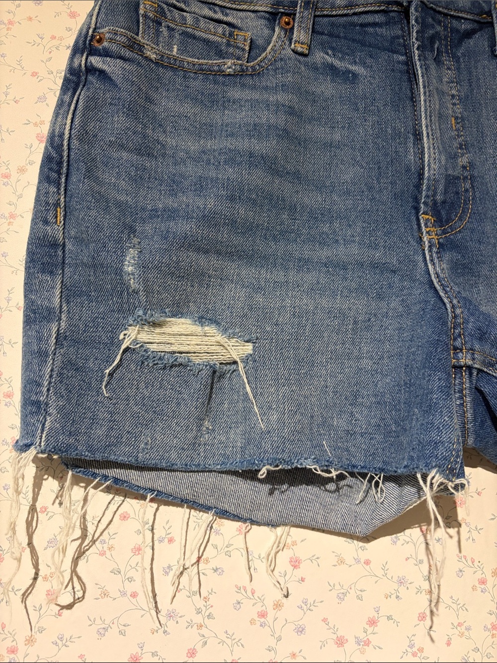 Old Navy OG High Rise Short - Size 8 - Picture 3 of 5
